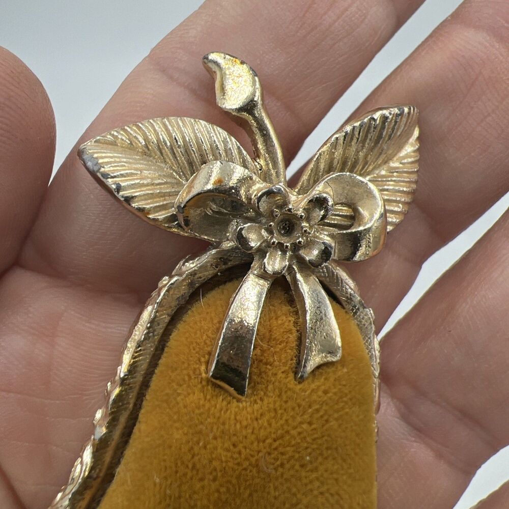 RARE Vintage 50's Gold Toned Metal Pear Velvet Sewing Pin Cushion READ Art deco - Picture 3 of 9